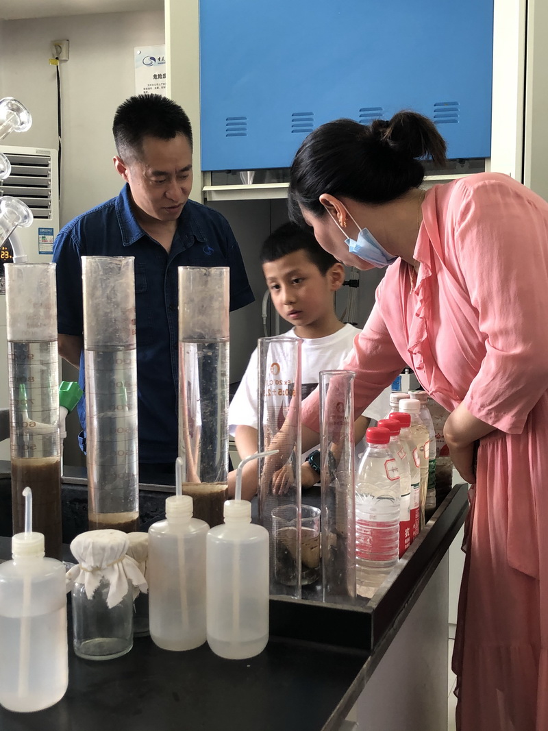 9水土排水公司職工與家屬現(xiàn)場參觀2.jpg
